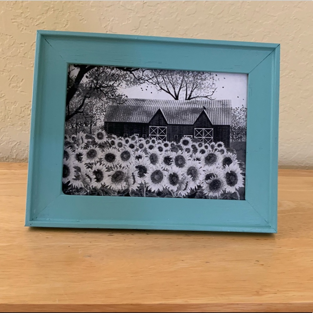 Farmhouse Barn & sunflowers picture 5x7 w/frame